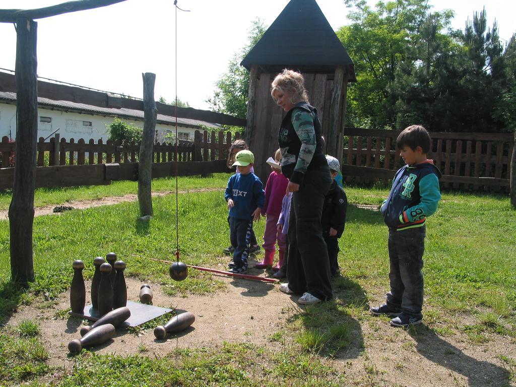 Villa Zoopark Zelcin à Mělník Extérieur photo