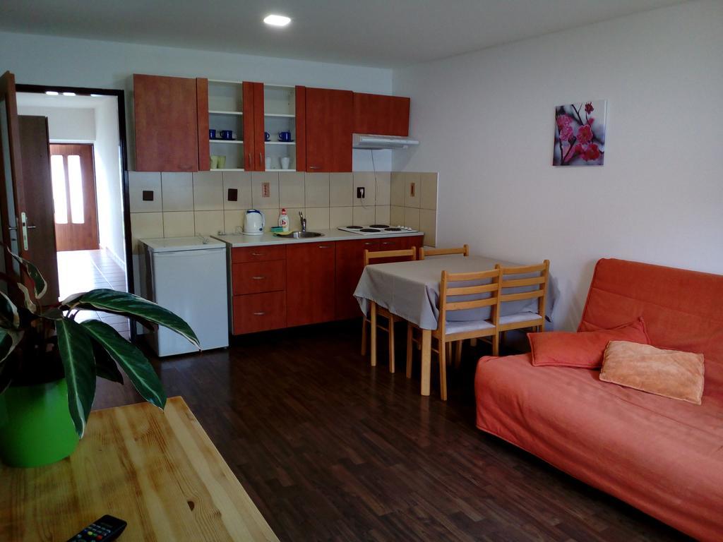 Villa Zoopark Zelcin à Mělník Extérieur photo